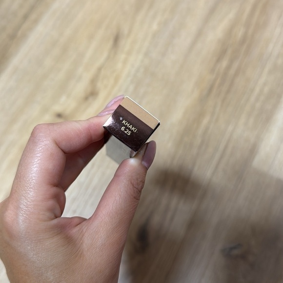 Hourglass Vanish Airbrush Concealer - Picture 3 of 3